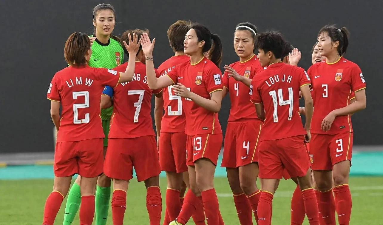 包含体坛焦点新闻：女足精英联赛揭幕战大放异彩的词条